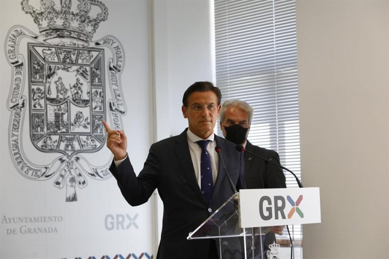 El alcalde de Granada se reparte la presidencia de las comisiones con el edil de Cs que lo respalda
