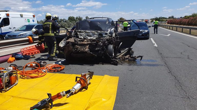 El camión del accidente mortal de la A-4 acababa de parar en el arcén antes de colisionar el coche