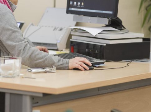 El coste por hora trabajada