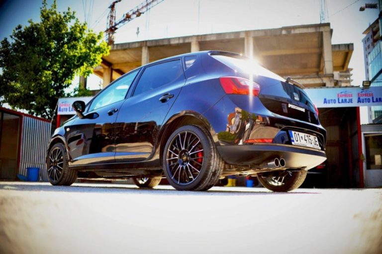 El interior de un coche puede alcanzar los 50 grados si se deja al sol una hora en verano