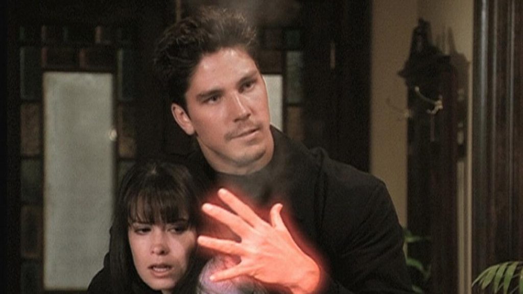 Michael Trucco y la luz negra de Embrujadas