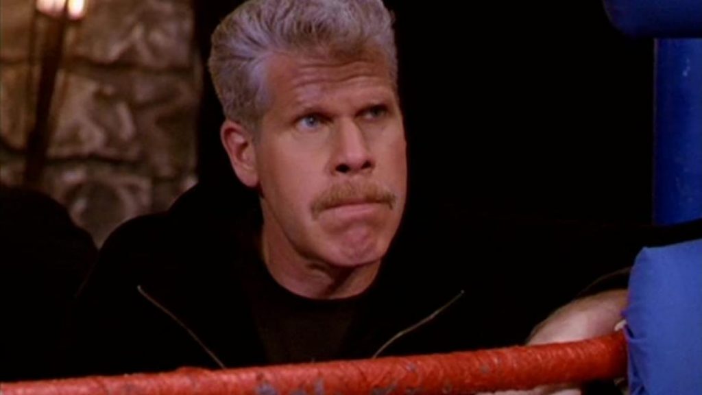 El inimaginable Hellboy en Embrujadas: Ron Perlman