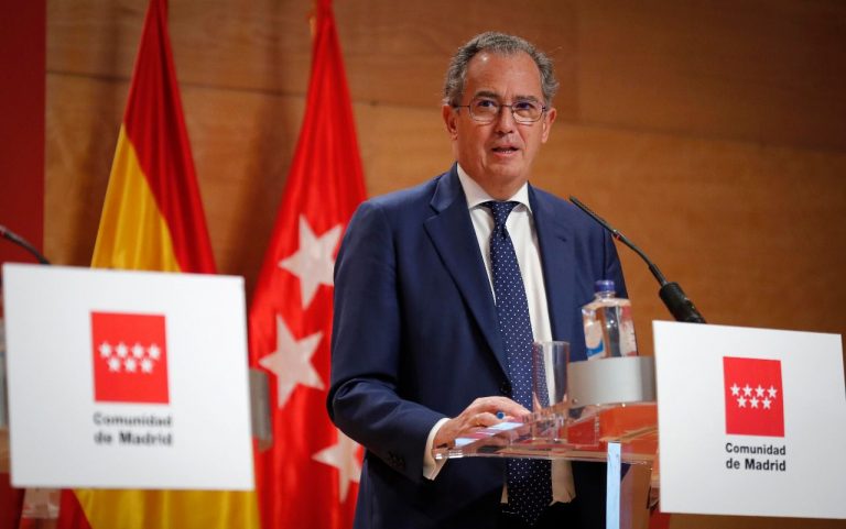 Madrid defiende el contenido de leyes LGTBI pero modificaría artículos