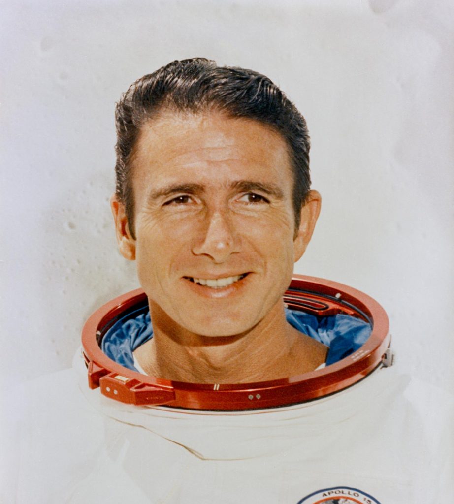 James B. Irwin llego con fotos de la Luna