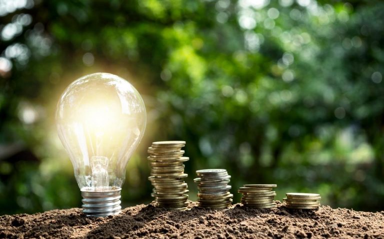 Estos son los que no se benefician de la bajada del IVA de la luz