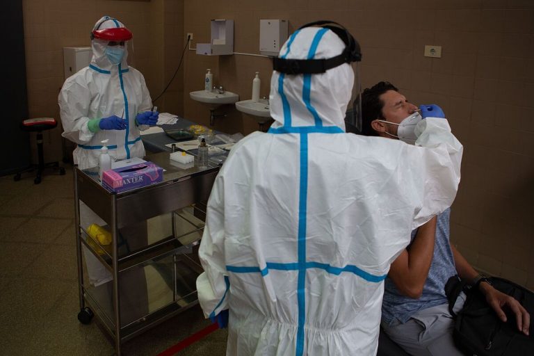 Euskadi registra 175 nuevos casos de covid y sigue reduciendo los pacientes en las UCI