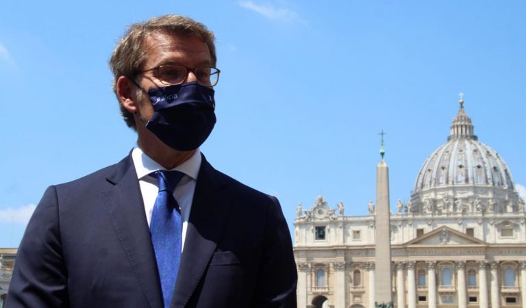 Feijóo invita al Papa Francisco a visitar Galicia en 2022