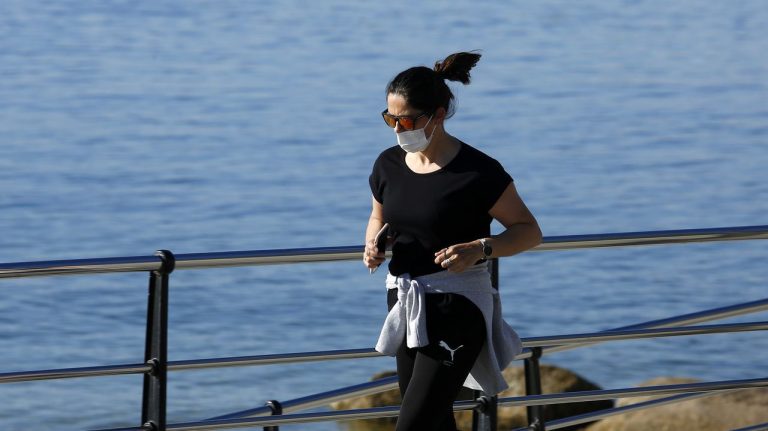 Galicia propone retirar la mascarilla fuera si hay distancia de metro y medio