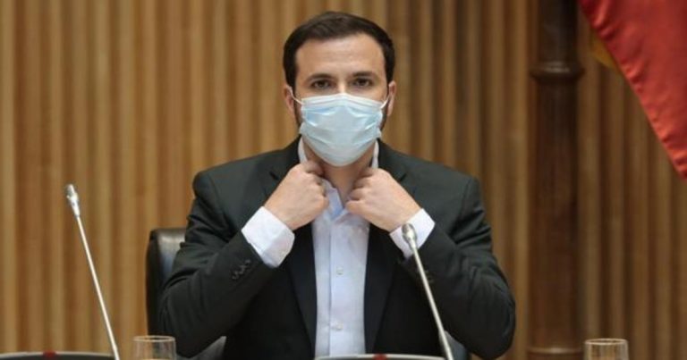 Garzón anticipa meses complicados en el precio de la luz