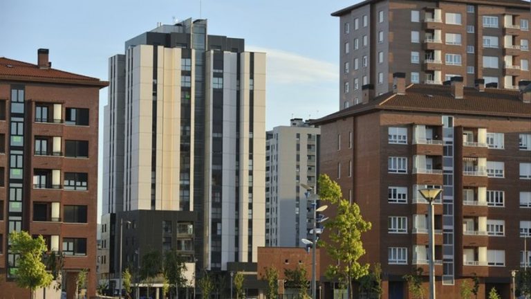 Gobierno Vasco aprueba imponer un canon para las viviendas deshabitadas