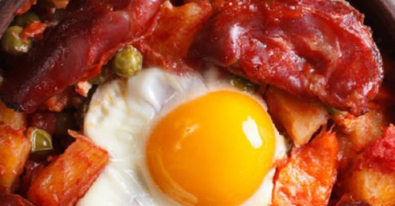 Huevos a la flamenca: la receta más 'castiza' para hacerla en casa