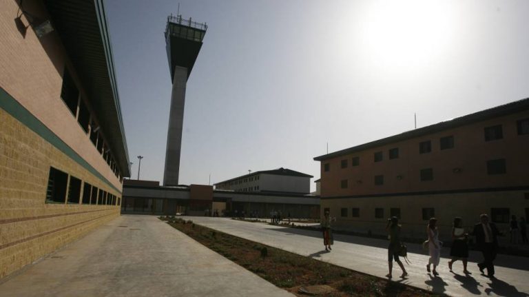 Prisiones señala que es habitual que los directores reciban visitas de Bildu y otros partidos