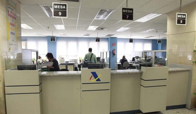 La Agencia Tributaria empieza a atender a los contribuyentes para la declaración de la renta