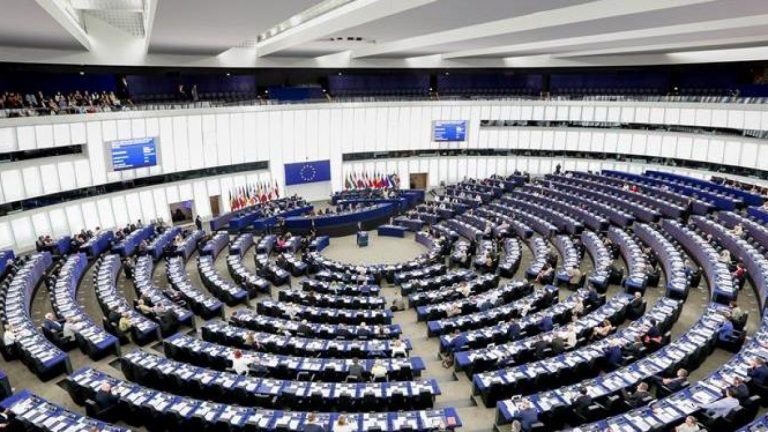 La Eurocámara apoya el Certificado Covid de la UE pero urge a los países a aclarar su uso