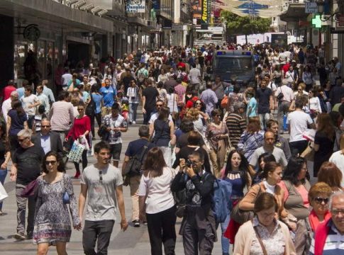 La llegada de migrantes compensa el descenso de población por la pandemia