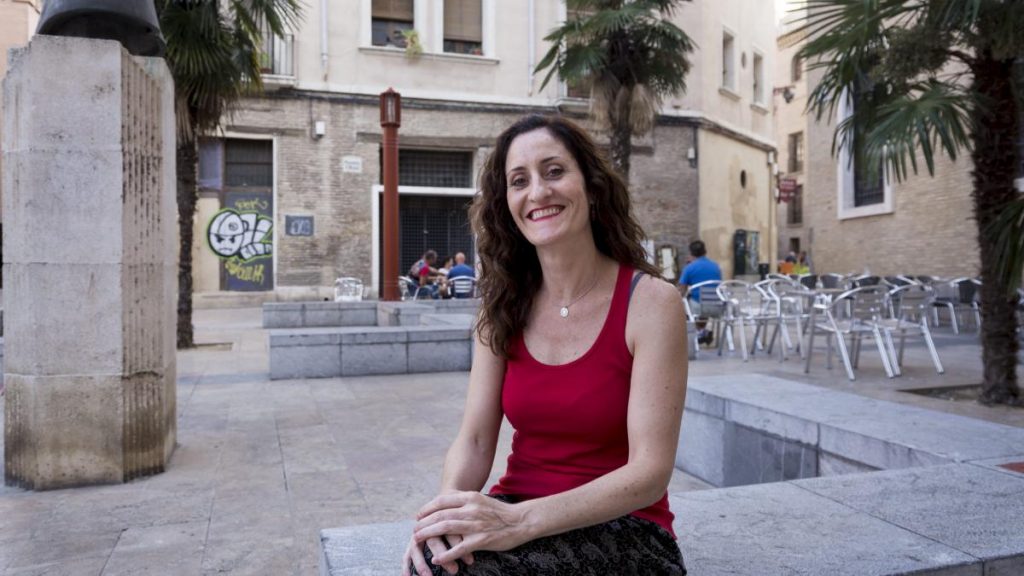 Laura Gómez-Lacueva llega a El pueblo