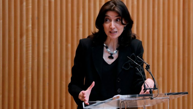 Llop desestima convocar la Mesa del Senado para reconsiderar el IVA de las peluquerías