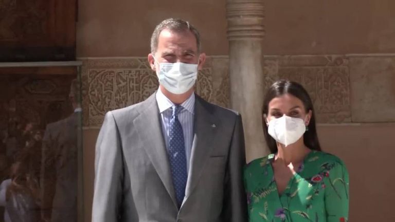 Los Reyes visitan la Alhambra con motivo de su nueva exposición 'Odaliscas. De Ingres a Picasso'