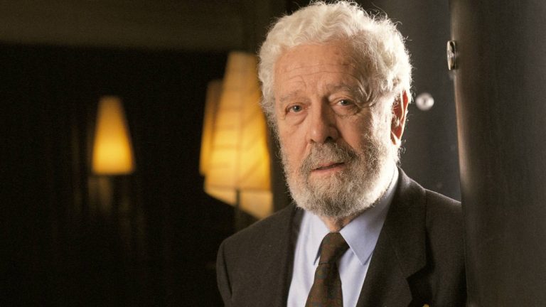 El homenaje a Berlanga continúa con la emisión de 160.000 sellos