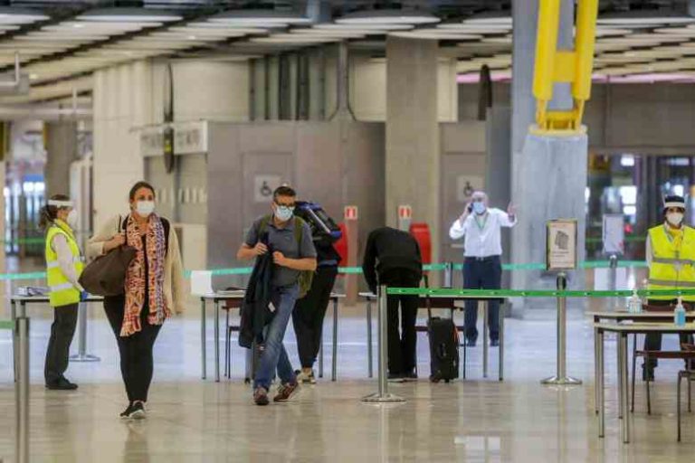 Madrid pide ayuda al Gobierno para aumentar controles en Barajas