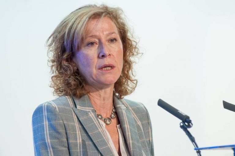 El BdE: No se puede olvidar a los que necesitan servicios bancarios presenciales