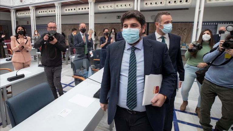 Cs y Vox dan por hecho en Murcia que el PSOE va a cambiar el Estatuto