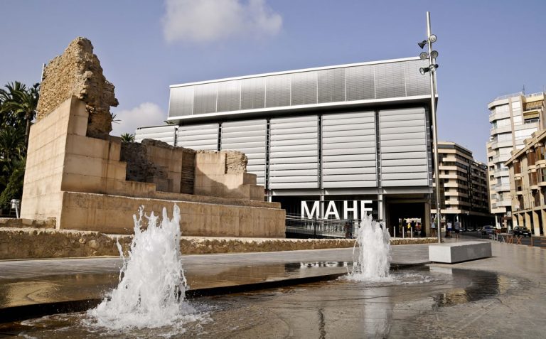 Analizan una talla de piedra de la época íbera depositada en el Museo Arqueológico de Elche