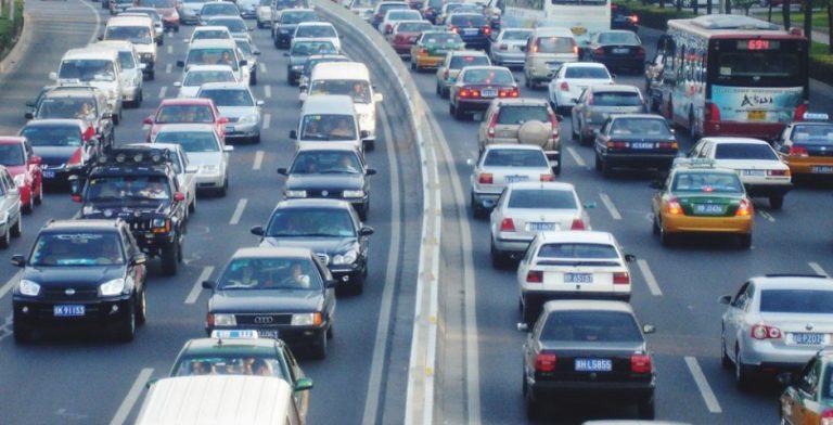 Navarro quiere reducir la edad media del parque móvil