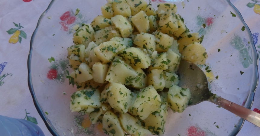 Patatas alioli: el plato frío que preparas en 20 minutos