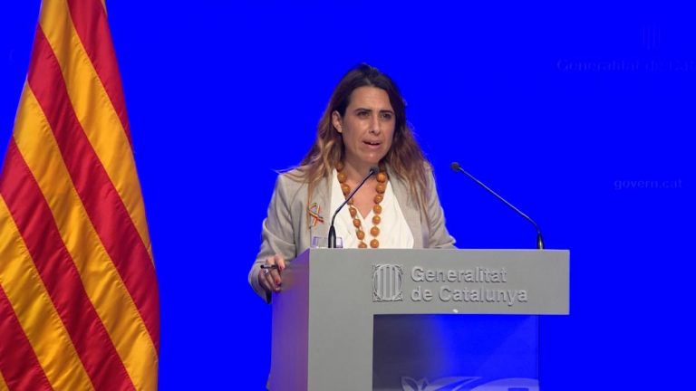 Cataluña aprueba rebajar un 40% los precios de los másters de las universidades públicas