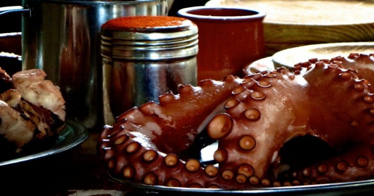 Pulpo a la gallega: esta es la cantidad de pimentón picante y dulce que debes echarle