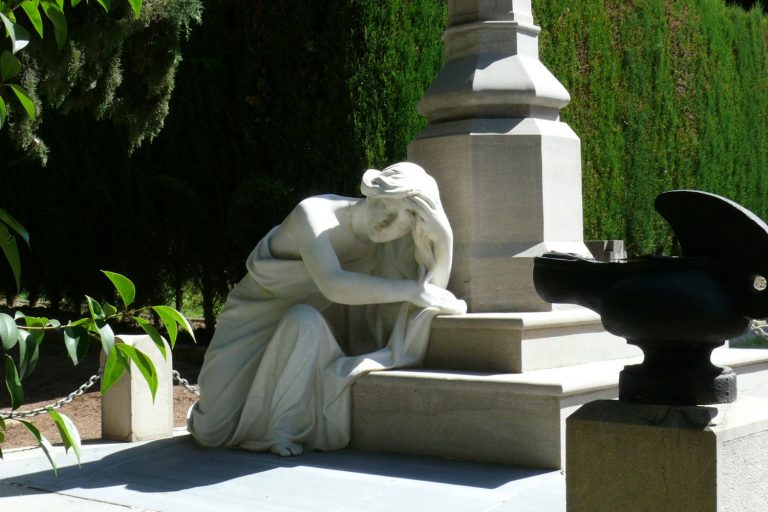 Qué es el necroturismo