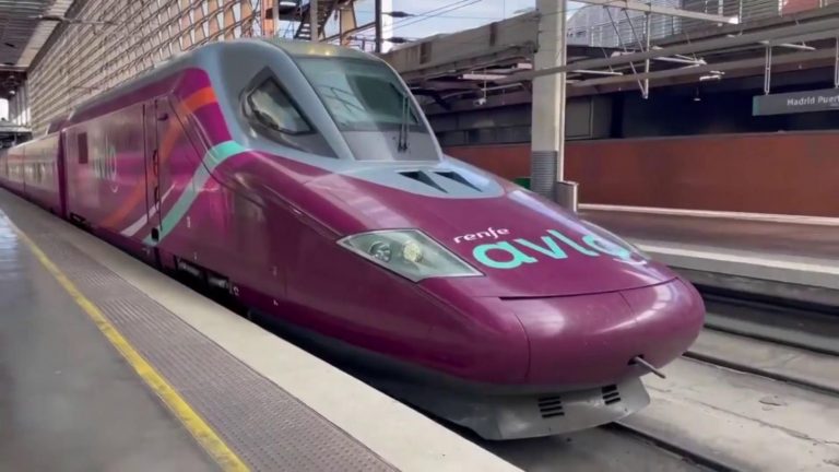 Renfe arranca Avlo al 100% de capacidad y con refuerzos ante la alta demanda
