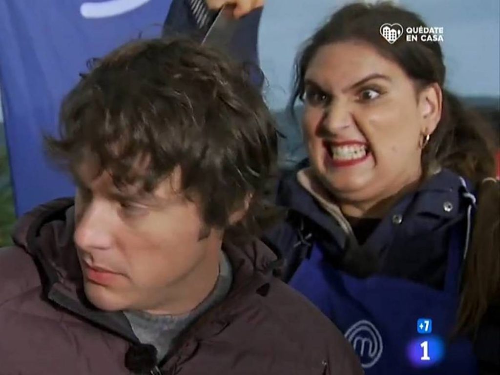 Saray casi apuñala a un juez de Masterchef