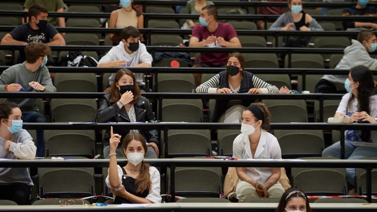 Más de 47.800 alumnos se examinan desde este martes de la Selectividad en Andalucía