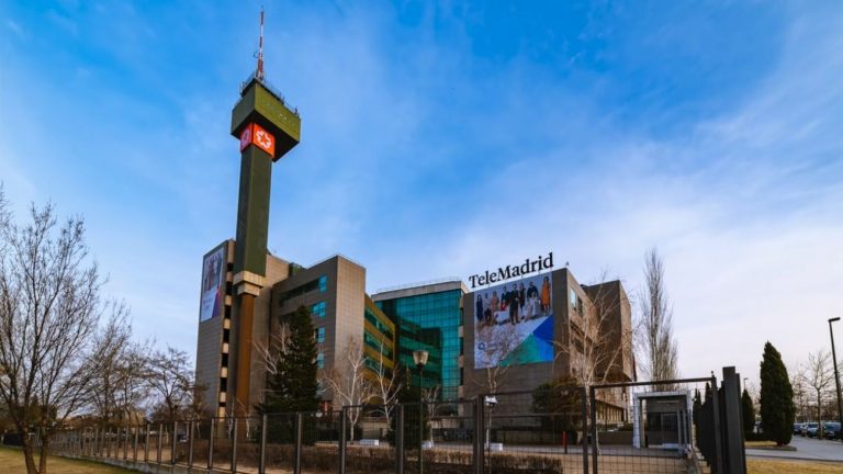 Telemadrid acusa a Comunidad de excluirle de la toma de posesión de Ayuso