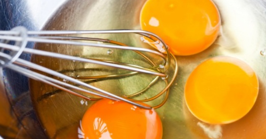 Así se prepara tu tortilla de patatas para que quede bien cuajada