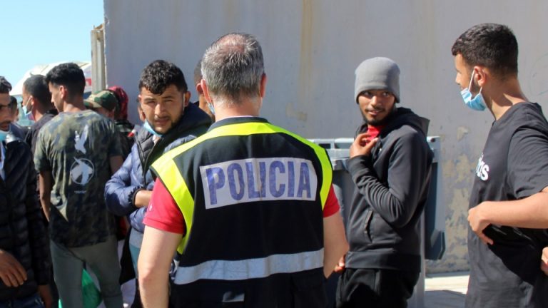 Un total de 83 marroquíes que se niegan a irse de Ceuta piden asilo