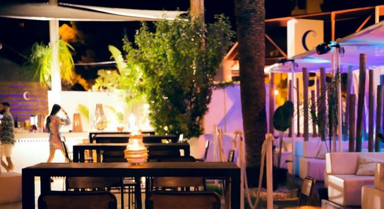 Valencia pone fin al toque de queda y abrirá el ocio nocturno hasta las 2:00 horas