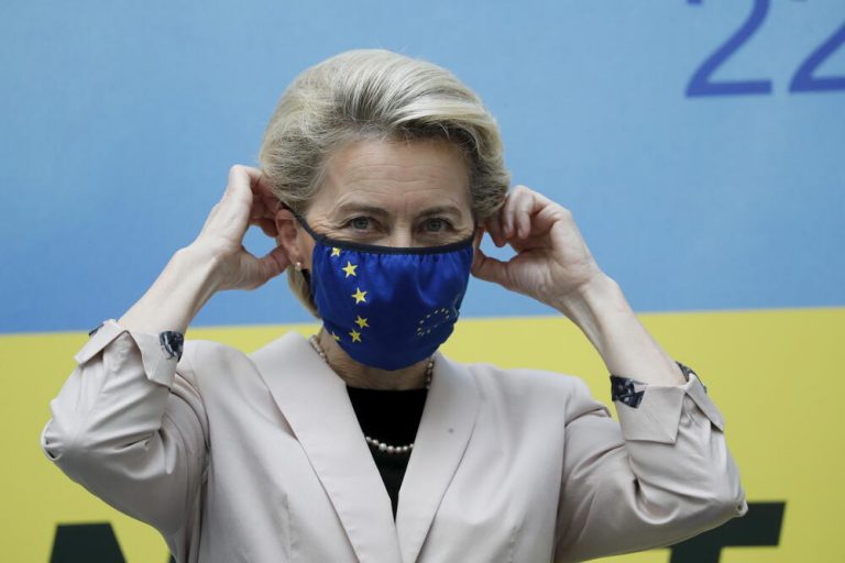 Von der Leyen pide a los países de la UE no bajar la guardia ante la variante delta