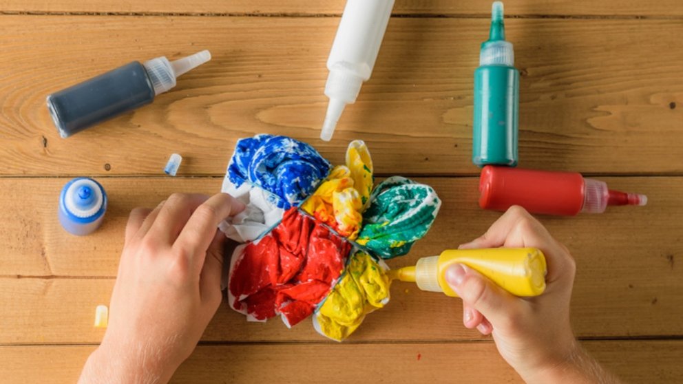 Teñir camisetas al estilo tie-dye