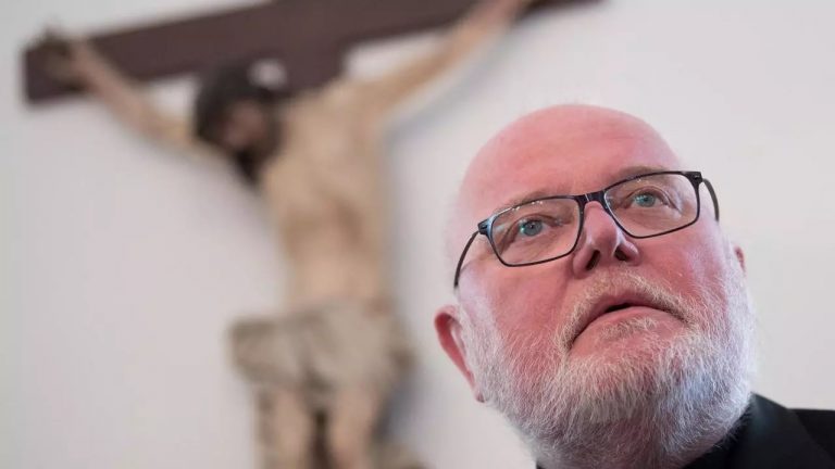 El cardenal alemán Reinhard Marx presenta su renuncia
