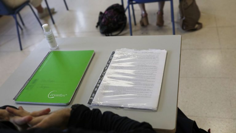 Bajan a 425 los casos activos en centros educativos de Galicia