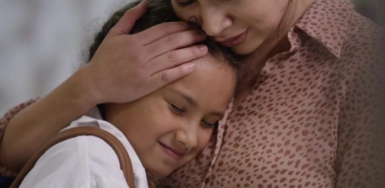 Stephanie Gómez, carballesa de 25 años nominada a un Emmy