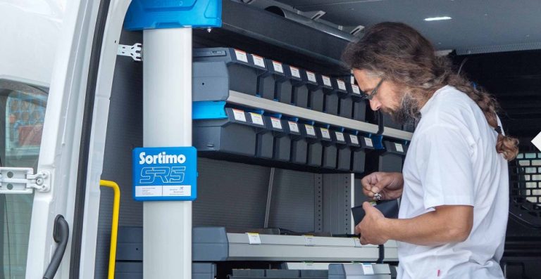 El tiempo es oro: ahorro a largo plazo con las estanterías para furgonetas