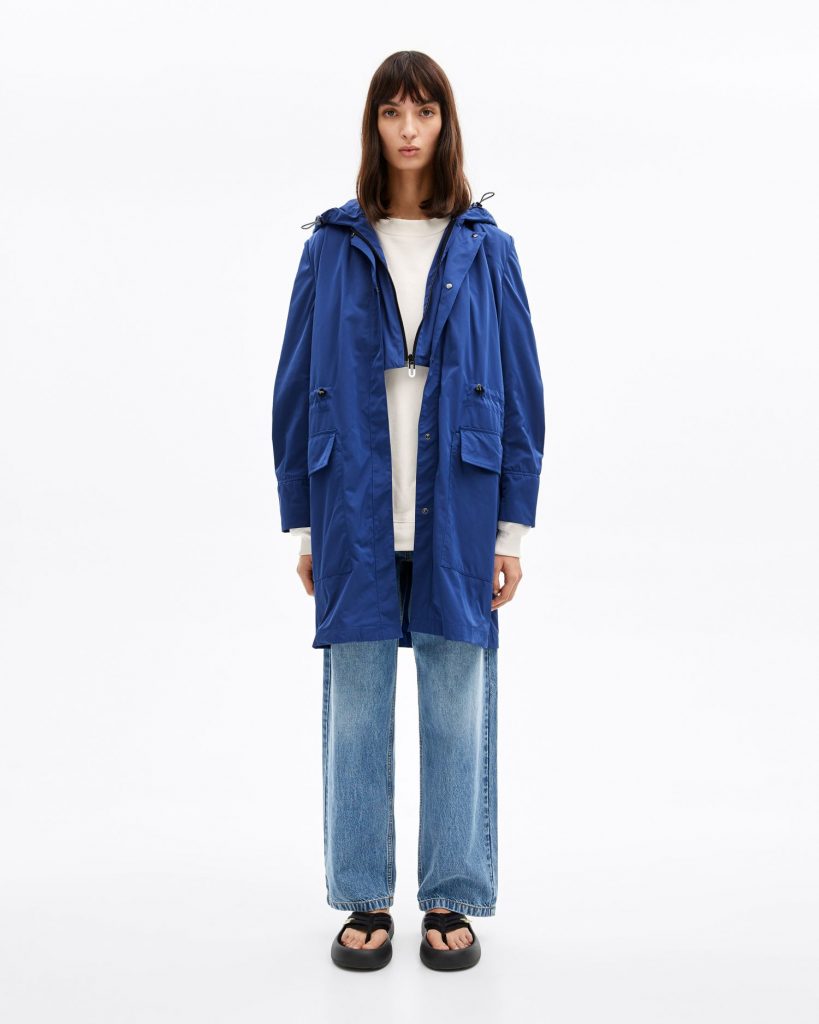 Exclusiva gabardina rebajada.