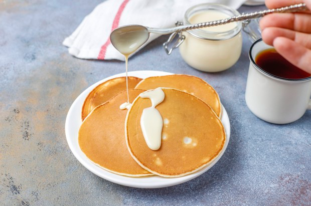 Leche condensada: la receta que te cambiará la vida (y tus postres) para siempre 4 pancakes