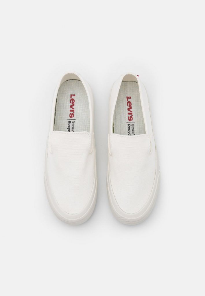 Zapatillas de lona esenciales de Levi's.