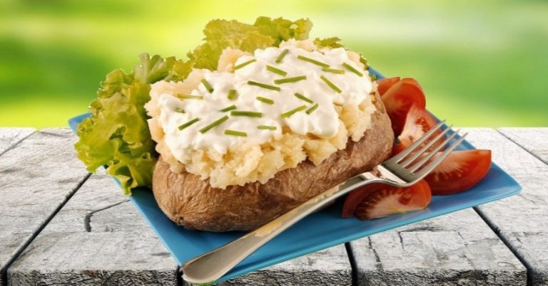 Patatas rellenas de queso: cómo hacer esta delicatessen en el horno