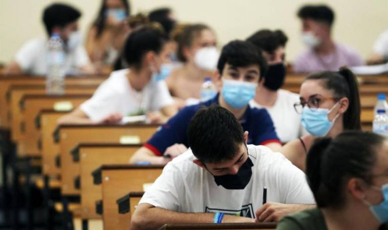 Castilla y León rebajará los precios de primeras matrículas de grado y máster para el próximo curso